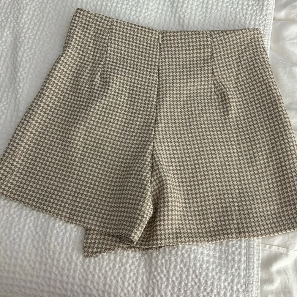 Tan/Cream Houndstooth Skort - Picture 4 of 7